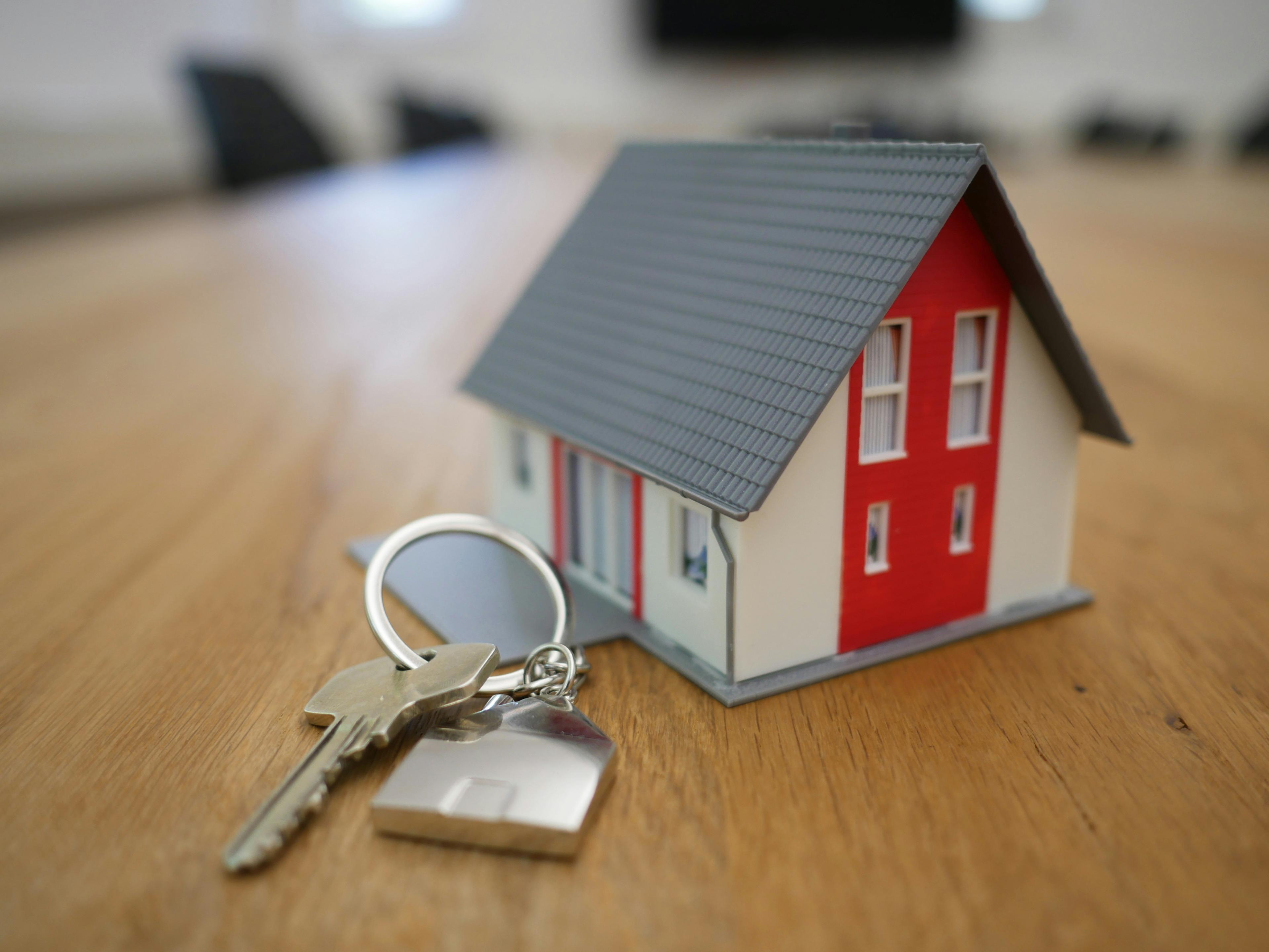 Modelwoning met sleutels als onderdeel van een nalatenschap